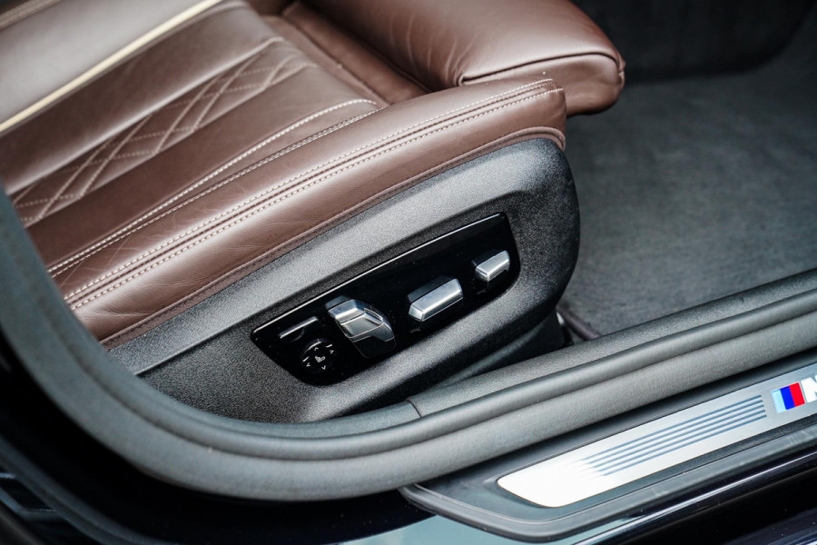 BMW 5 Serie 540i xDrive High Executive | M-pakket | Schuif/kanteldak | Adaptieve Cruise | Nappa | Camera | Stoel + Stuurverwarming