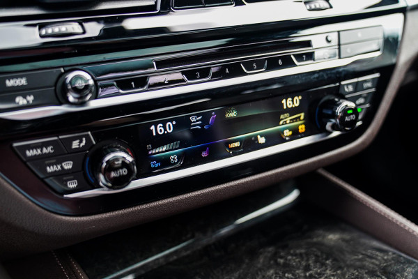 BMW 5 Serie 540i xDrive High Executive | M-pakket | Schuif/kanteldak | Adaptieve Cruise | Nappa | Camera | Stoel + Stuurverwarming