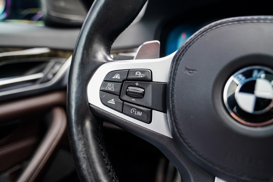 BMW 5 Serie 540i xDrive High Executive | M-pakket | Schuif/kanteldak | Adaptieve Cruise | Nappa | Camera | Stoel + Stuurverwarming