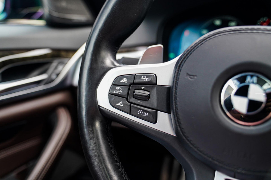 BMW 5 Serie 540i xDrive High Executive | M-pakket | Schuif/kanteldak | Adaptieve Cruise | Nappa | Camera | Stoel + Stuurverwarming