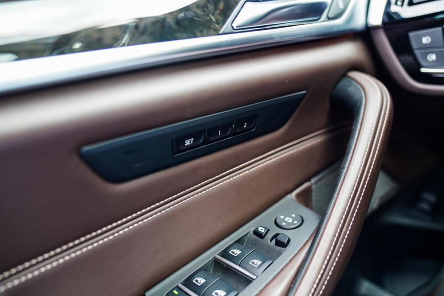 BMW 5 Serie 540i xDrive High Executive | M-pakket | Schuif/kanteldak | Adaptieve Cruise | Nappa | Camera | Stoel + Stuurverwarming