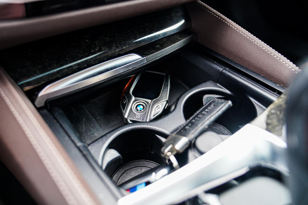 BMW 5 Serie 540i xDrive High Executive | M-pakket | Schuif/kanteldak | Adaptieve Cruise | Nappa | Camera | Stoel + Stuurverwarming