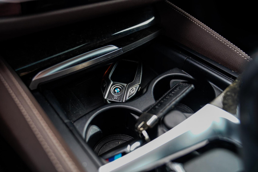 BMW 5 Serie 540i xDrive High Executive | M-pakket | Schuif/kanteldak | Adaptieve Cruise | Nappa | Camera | Stoel + Stuurverwarming