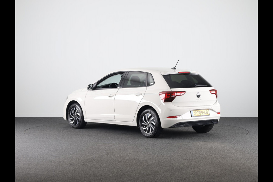 Volkswagen Polo 1.0 TSI Life 95 pk Automaat (DSG) | Verlengde garantie | Navigatie | Parkeersensoren | Achteruitrijcamera | Stoelverwarming | LED koplampen |
