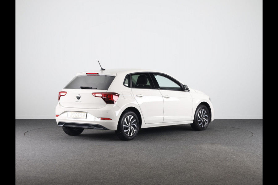 Volkswagen Polo 1.0 TSI Life 95 pk Automaat (DSG) | Verlengde garantie | Navigatie | Parkeersensoren | Achteruitrijcamera | Stoelverwarming | LED koplampen |