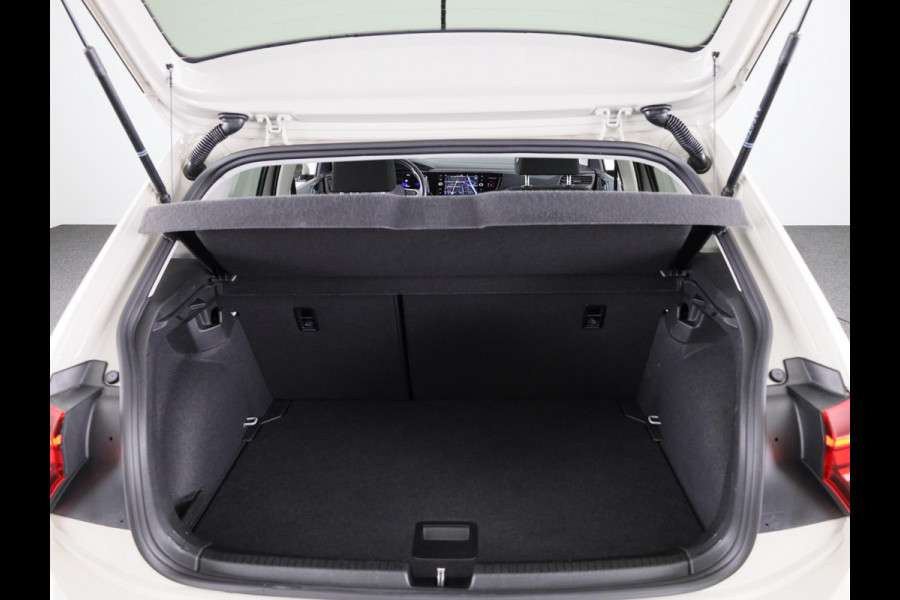 Volkswagen Polo 1.0 TSI Life 95 pk Automaat (DSG) | Verlengde garantie | Navigatie | Parkeersensoren | Achteruitrijcamera | Stoelverwarming | LED koplampen |