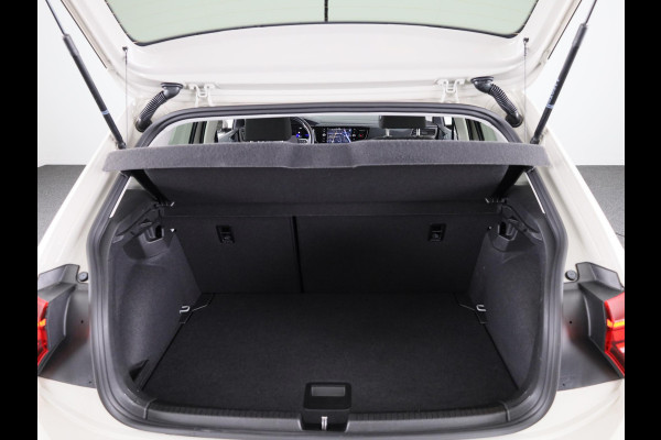 Volkswagen Polo 1.0 TSI Life 95 pk Automaat (DSG) | Verlengde garantie | Navigatie | Parkeersensoren | Achteruitrijcamera | Stoelverwarming | LED koplampen |