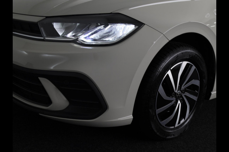 Volkswagen Polo 1.0 TSI Life 95 pk Automaat (DSG) | Verlengde garantie | Navigatie | Parkeersensoren | Achteruitrijcamera | Stoelverwarming | LED koplampen |