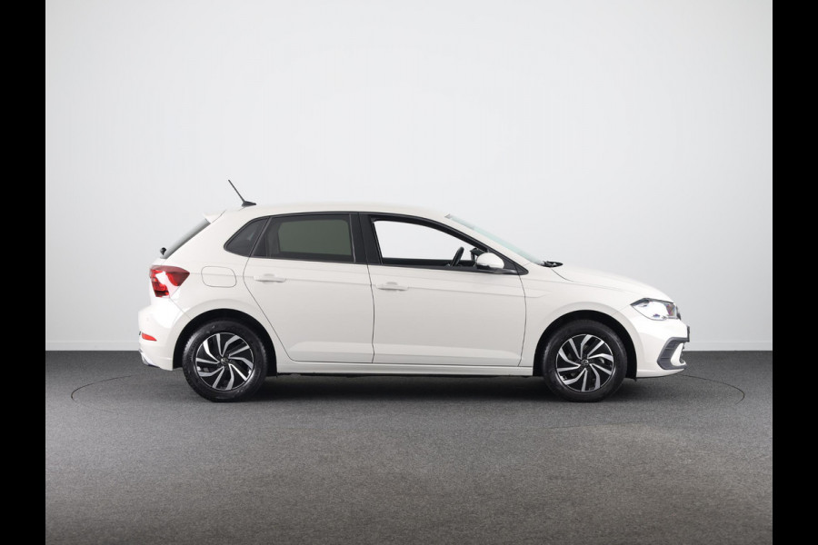 Volkswagen Polo 1.0 TSI Life 95 pk Automaat (DSG) | Verlengde garantie | Navigatie | Parkeersensoren | Achteruitrijcamera | Stoelverwarming | LED koplampen |