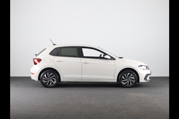 Volkswagen Polo 1.0 TSI Life 95 pk Automaat (DSG) | Verlengde garantie | Navigatie | Parkeersensoren | Achteruitrijcamera | Stoelverwarming | LED koplampen |