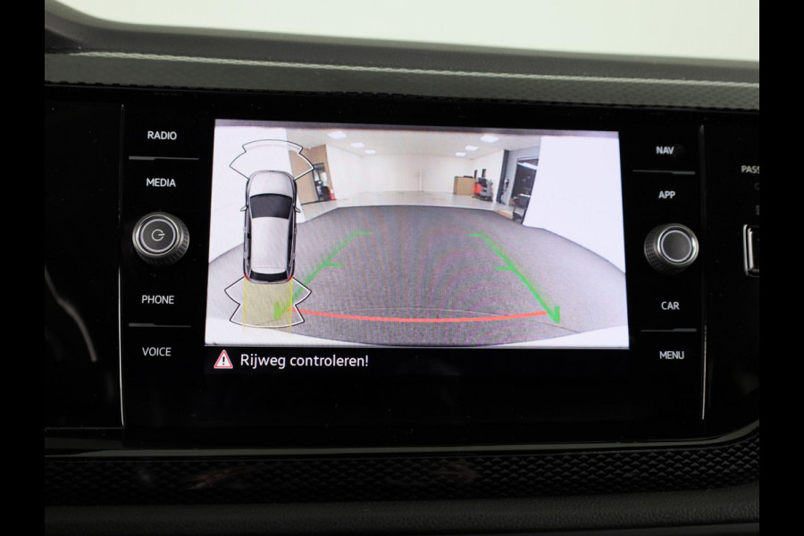 Volkswagen Polo 1.0 TSI Life 95 pk Automaat (DSG) | Verlengde garantie | Navigatie | Parkeersensoren | Achteruitrijcamera | Stoelverwarming | LED koplampen |