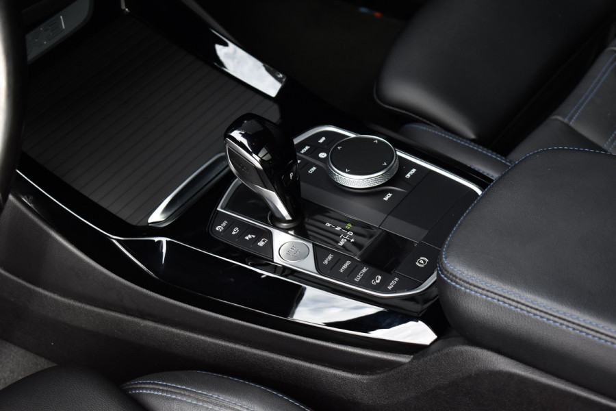 BMW X3 xDrive30e M Sport | Panoramadak | ACC | 20'' Velgen | Gesture Control | Lederen Bekleding |