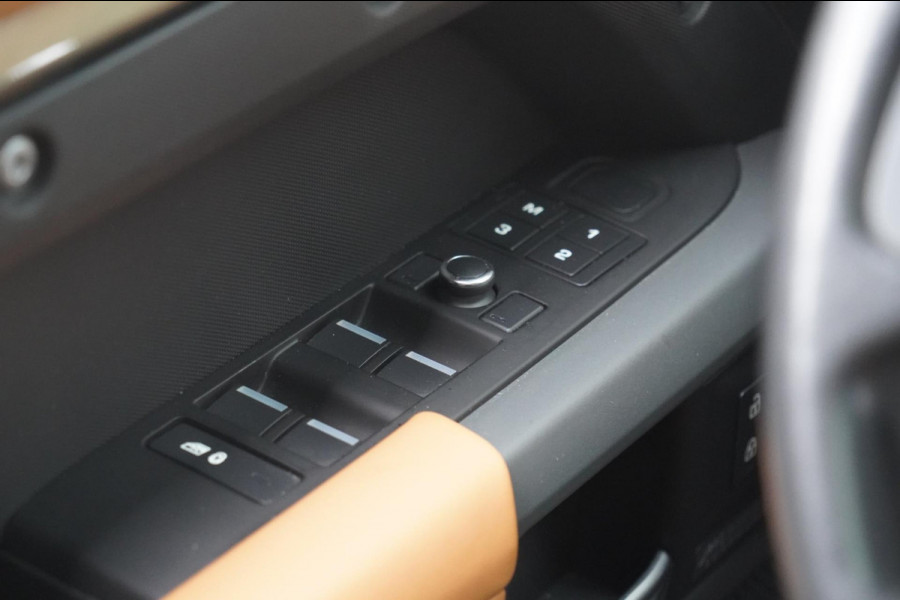 Land Rover Defender 110 3.0 P400 110 X 8-pers. / Milltek / Head-Up / Stoelkoeling / Pano / Trekhaak / Clearsight / Full Options!