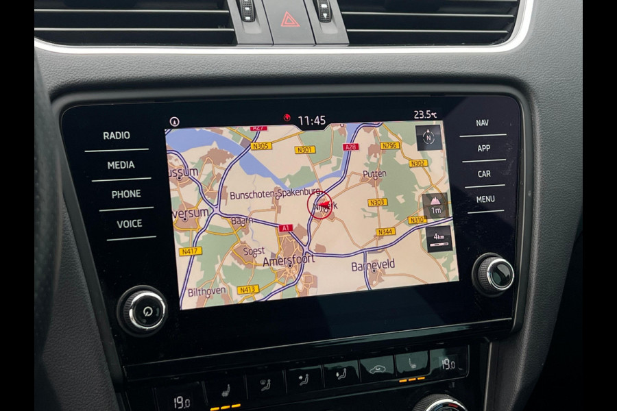 Škoda Octavia Combi 1.0 TSI Greentech Business Edition TREKHAAK | STOELVERWARMING | NAVI
