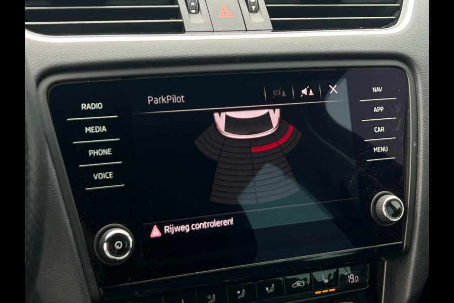 Škoda Octavia Combi 1.0 TSI Greentech Business Edition TREKHAAK | STOELVERWARMING | NAVI