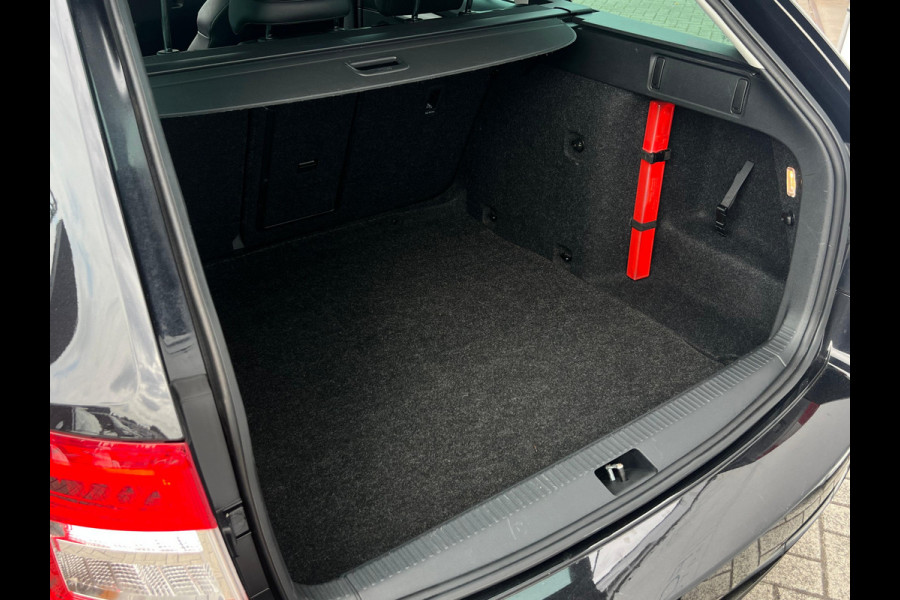 Škoda Octavia Combi 1.0 TSI Greentech Business Edition TREKHAAK | STOELVERWARMING | NAVI