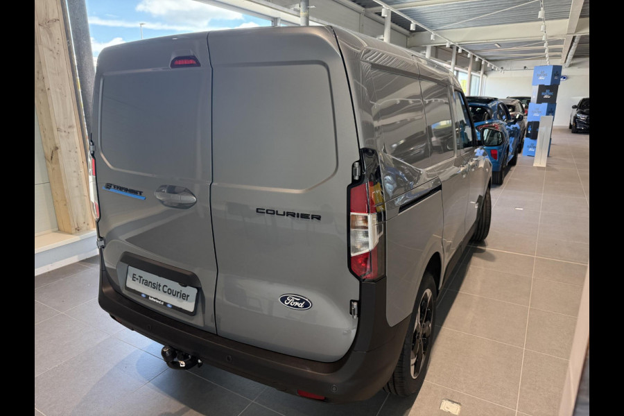 Ford E-Transit Courier Limited 44 kWh 136pk | Ford Voorraad | Driver Assistance Pack | Laadvloerbescherming | Trekhaak | LED Laadruimteverlichting