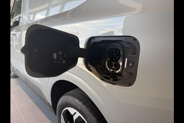 Ford E-Transit Courier Limited 44 kWh 136pk | Ford Voorraad | Driver Assistance Pack | Laadvloerbescherming | Trekhaak | LED Laadruimteverlichting