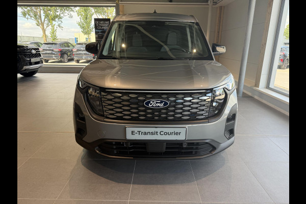 Ford E-Transit Courier Limited 44 kWh 136pk | Ford Voorraad | Driver Assistance Pack | Laadvloerbescherming | Trekhaak | LED Laadruimteverlichting