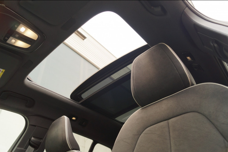 Volvo XC40 Recharge P8 AWD R-Design -PANO-NAVI-ECC-