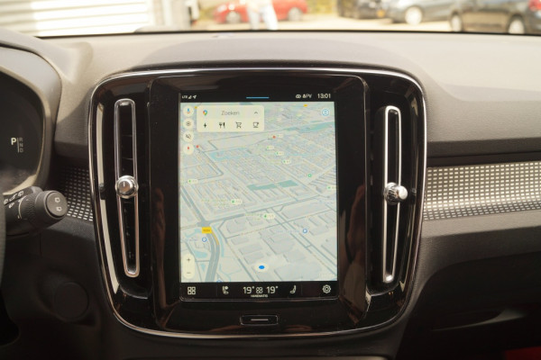 Volvo XC40 Recharge P8 AWD R-Design -PANO-NAVI-ECC-
