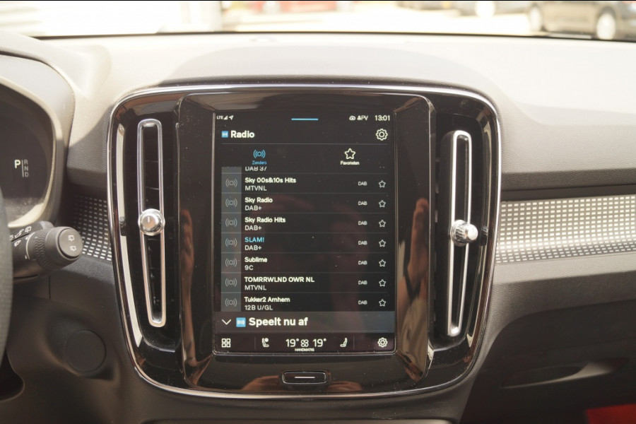 Volvo XC40 Recharge P8 AWD R-Design -PANO-NAVI-ECC-