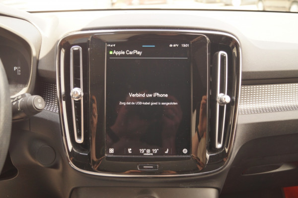 Volvo XC40 Recharge P8 AWD R-Design -PANO-NAVI-ECC-