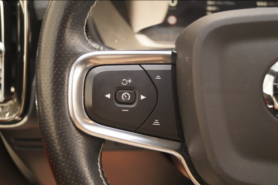 Volvo XC40 Recharge P8 AWD R-Design -PANO-NAVI-ECC-