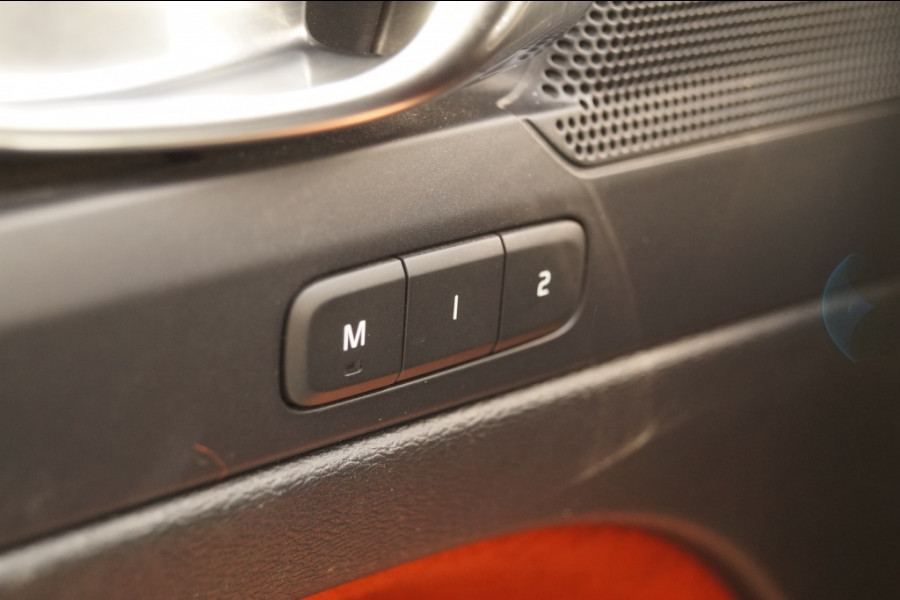 Volvo XC40 Recharge P8 AWD R-Design -PANO-NAVI-ECC-