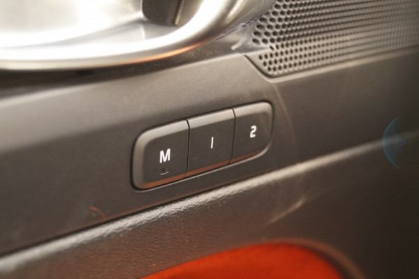 Volvo XC40 Recharge P8 AWD R-Design -PANO-NAVI-ECC-