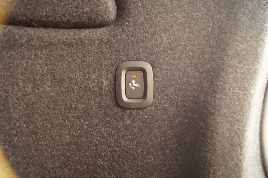 Volvo XC40 Recharge P8 AWD R-Design -PANO-NAVI-ECC-