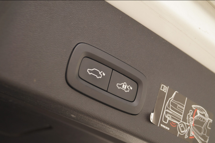 Volvo XC40 Recharge P8 AWD R-Design -PANO-NAVI-ECC-