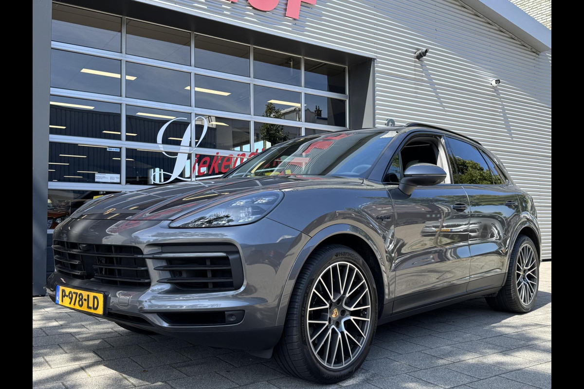 Porsche Cayenne 3.0 E-Hybrid SPORT - Panorama dak I Sport pakket I Leer I Airco I 21"Sport velgen I Black Trim I Nacht camera Porsche Cayenne 3.0 E-Hybrid SPORT - Panorama dak I Sport pakket I Leer I Airco I 21"Sport velgen I Black Trim I Nacht camera