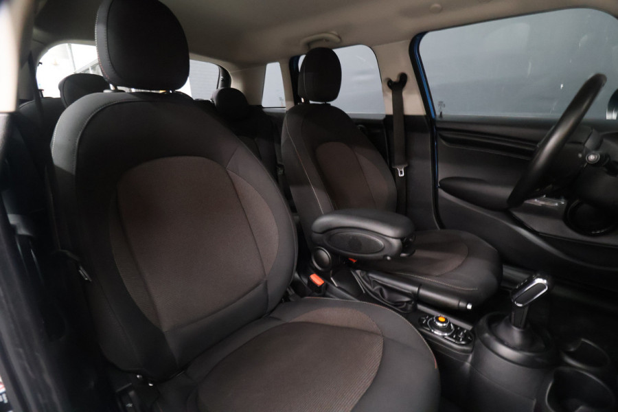MINI Mini 1.5 One [APPLE CARPLAY, CRUISECONTROL, LEDEREN INTERIEURDELEN, AIRCONDITIONING, NAVIGATIE, NIEUWSTAAT]