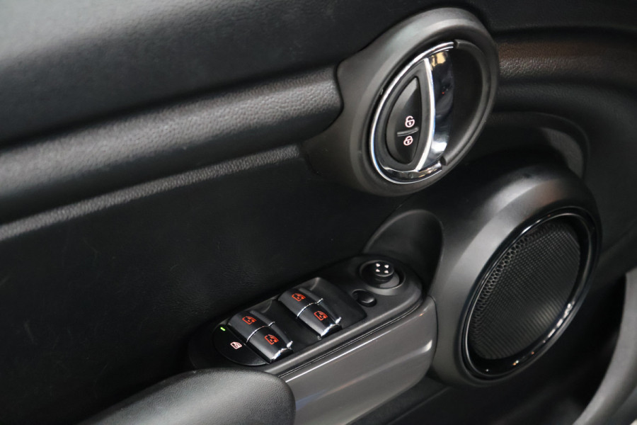 MINI Mini 1.5 One [APPLE CARPLAY, CRUISECONTROL, LEDEREN INTERIEURDELEN, AIRCONDITIONING, NAVIGATIE, NIEUWSTAAT]