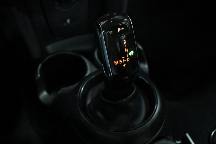 MINI Mini 1.5 One [APPLE CARPLAY, CRUISECONTROL, LEDEREN INTERIEURDELEN, AIRCONDITIONING, NAVIGATIE, NIEUWSTAAT]