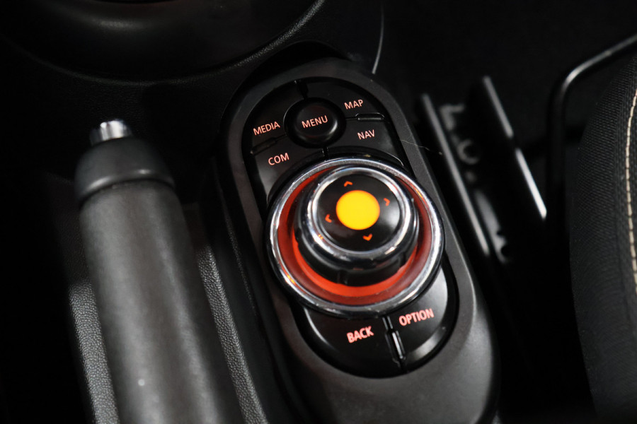MINI Mini 1.5 One [APPLE CARPLAY, CRUISECONTROL, LEDEREN INTERIEURDELEN, AIRCONDITIONING, NAVIGATIE, NIEUWSTAAT]