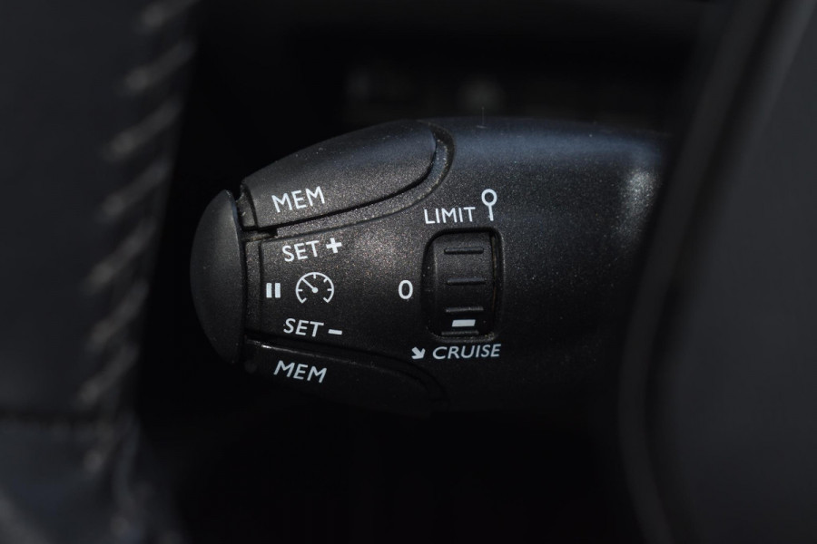 Peugeot 2008 1.2 130PK PureTech Allure Pack | Camera | Navi | Incl. garantie