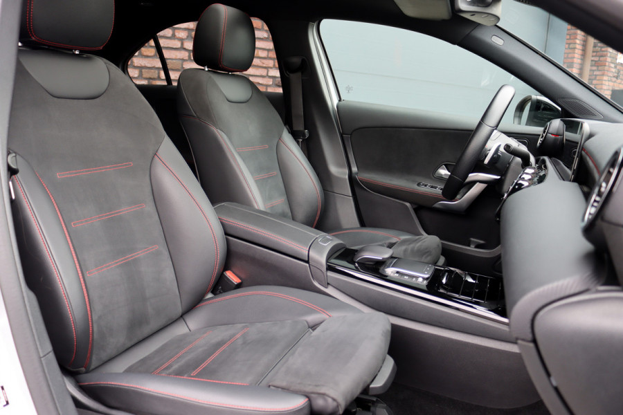 Mercedes-Benz A-Klasse 180 Business Solution AMG Line Aut7 | Panoramadak | Nightpakket | Zitcomfortpakket | Stoelverwarming | Camera | Apple Carplay/Android Auto |