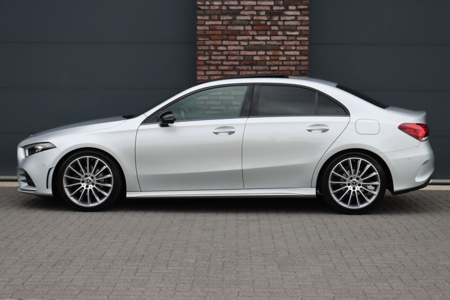 Mercedes-Benz A-Klasse 180 Business Solution AMG Line Aut7 | Panoramadak | Nightpakket | Zitcomfortpakket | Stoelverwarming | Camera | Apple Carplay/Android Auto |