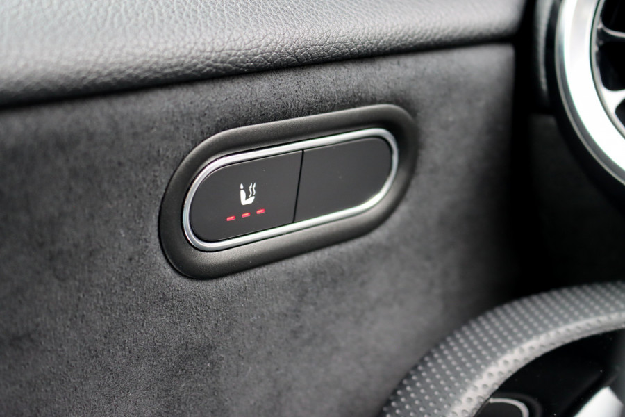 Mercedes-Benz A-Klasse 180 Business Solution AMG Line Aut7 | Panoramadak | Nightpakket | Zitcomfortpakket | Stoelverwarming | Camera | Apple Carplay/Android Auto |