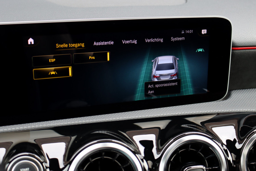 Mercedes-Benz A-Klasse 180 Business Solution AMG Line Aut7 | Panoramadak | Nightpakket | Zitcomfortpakket | Stoelverwarming | Camera | Apple Carplay/Android Auto |