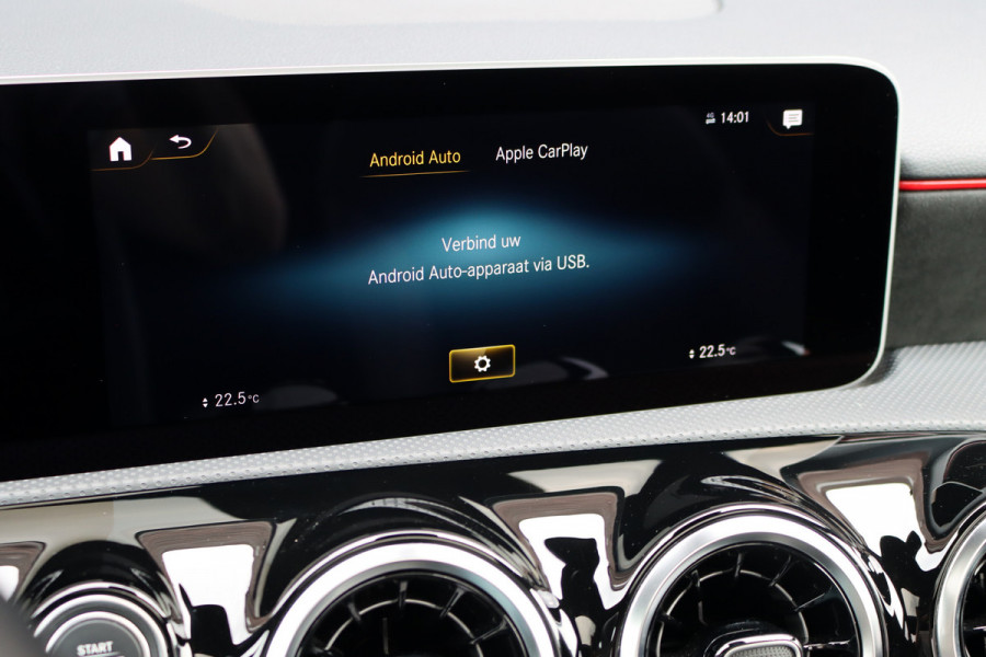 Mercedes-Benz A-Klasse 180 Business Solution AMG Line Aut7 | Panoramadak | Nightpakket | Zitcomfortpakket | Stoelverwarming | Camera | Apple Carplay/Android Auto |