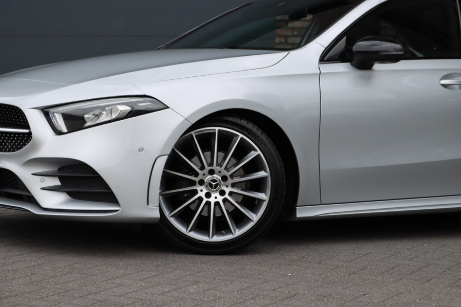 Mercedes-Benz A-Klasse 180 Business Solution AMG Line Aut7 | Panoramadak | Nightpakket | Zitcomfortpakket | Stoelverwarming | Camera | Apple Carplay/Android Auto |