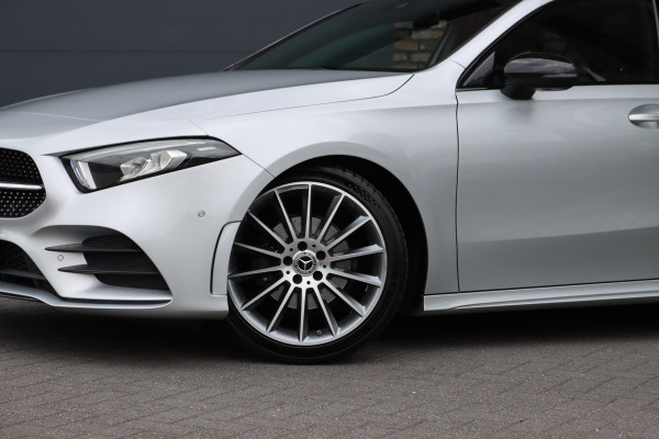 Mercedes-Benz A-Klasse 180 Business Solution AMG Line Aut7 | Panoramadak | Nightpakket | Zitcomfortpakket | Stoelverwarming | Camera | Apple Carplay/Android Auto |