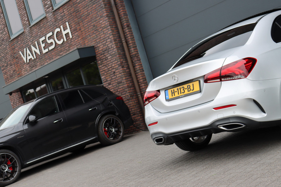 Mercedes-Benz A-Klasse 180 Business Solution AMG Line Aut7 | Panoramadak | Nightpakket | Zitcomfortpakket | Stoelverwarming | Camera | Apple Carplay/Android Auto |