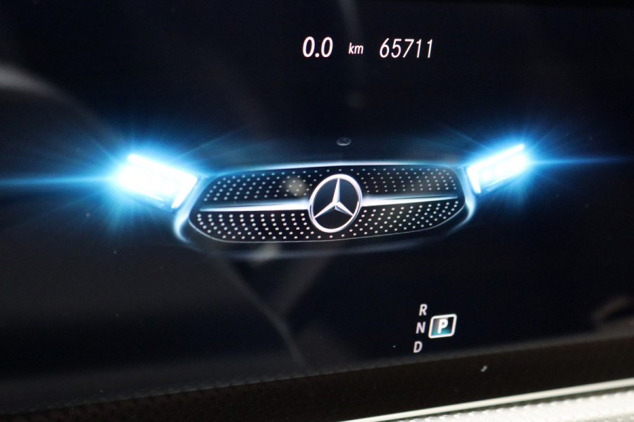 Mercedes-Benz A-Klasse 180 Business Solution AMG Line Aut7 | Panoramadak | Nightpakket | Zitcomfortpakket | Stoelverwarming | Camera | Apple Carplay/Android Auto |