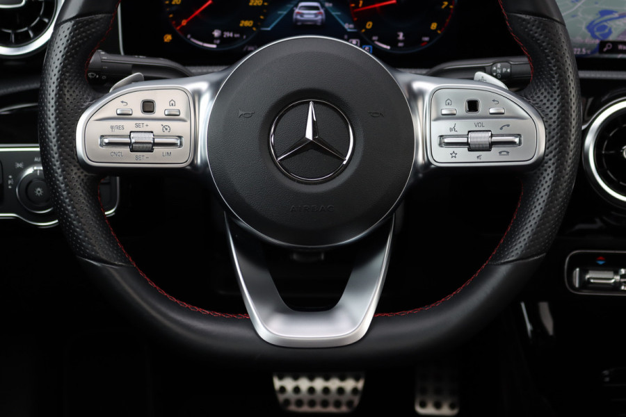 Mercedes-Benz A-Klasse 180 Business Solution AMG Line Aut7 | Panoramadak | Nightpakket | Zitcomfortpakket | Stoelverwarming | Camera | Apple Carplay/Android Auto |