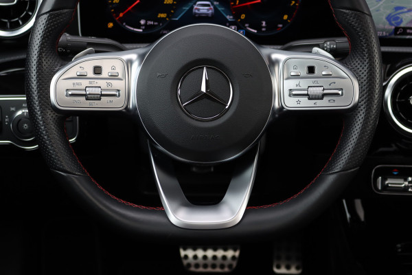 Mercedes-Benz A-Klasse 180 Business Solution AMG Line Aut7 | Panoramadak | Nightpakket | Zitcomfortpakket | Stoelverwarming | Camera | Apple Carplay/Android Auto |