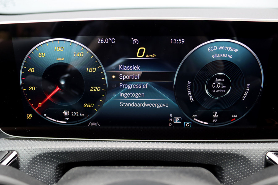Mercedes-Benz A-Klasse 180 Business Solution AMG Line Aut7 | Panoramadak | Nightpakket | Zitcomfortpakket | Stoelverwarming | Camera | Apple Carplay/Android Auto |